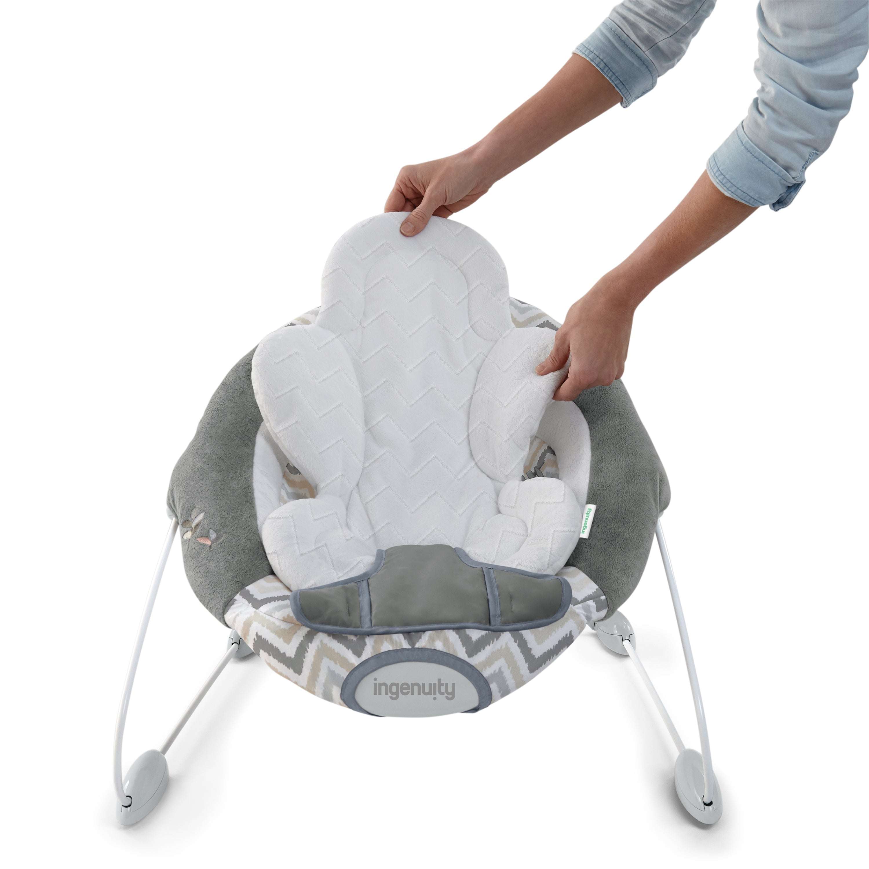 Ingenuity SmartBounce Automatic Bouncer - Braden with plush removable cushion and toy bar.