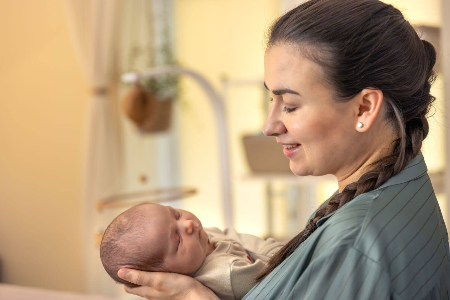 How To Burp A Newborn: Simple Tips For New Parents