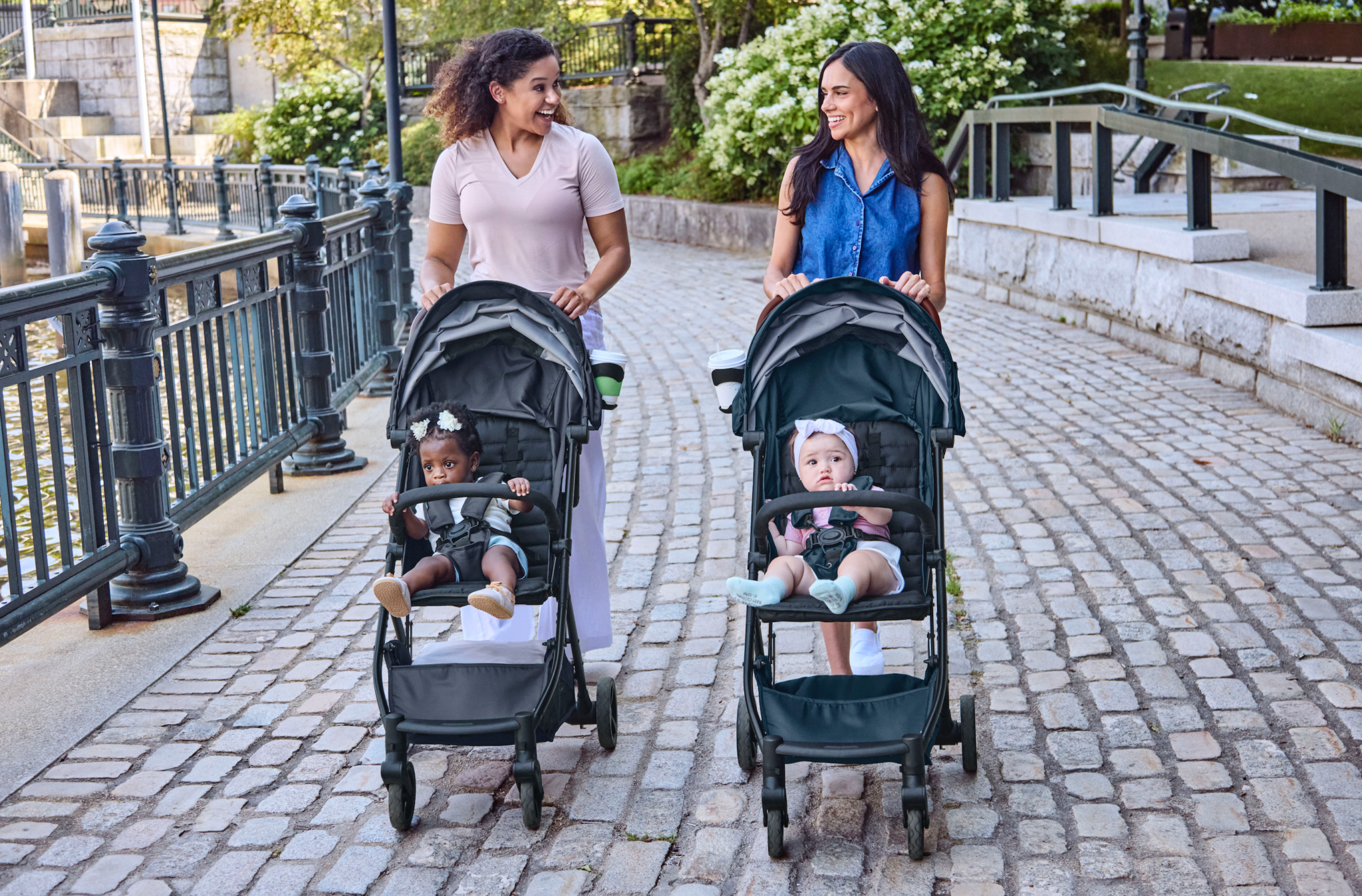 Lightweight stroller with durable frame and ergonomic design for modern parents