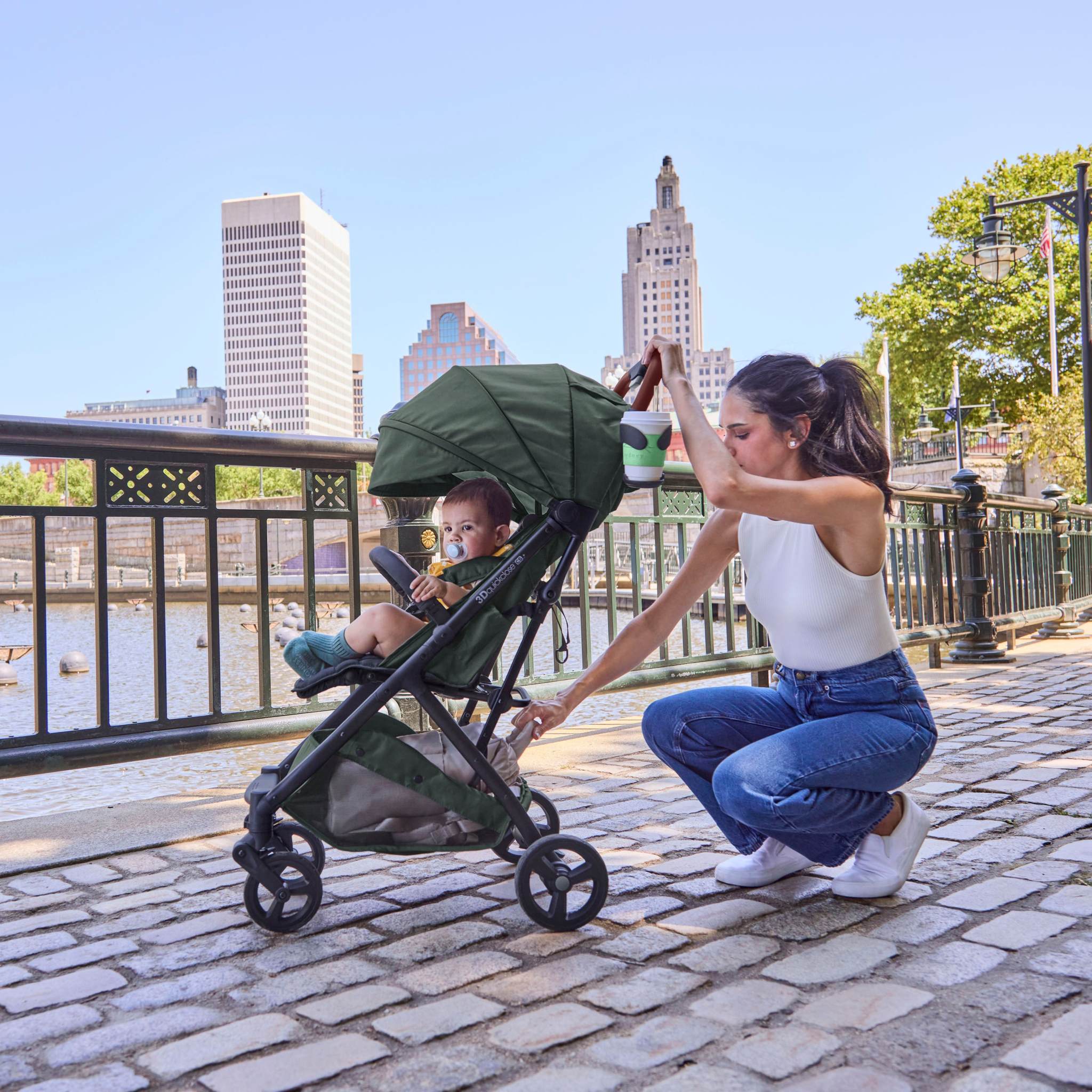 Ingenuity 3Dquickclose CS+ lightweight compact fold stroller with quick close feature and safety harness