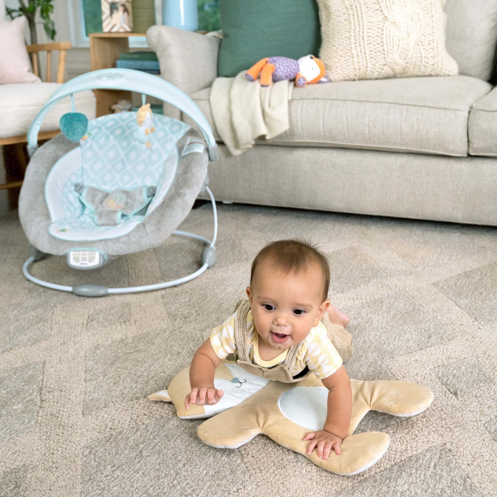 baby in a inlighten bouncer - kitt