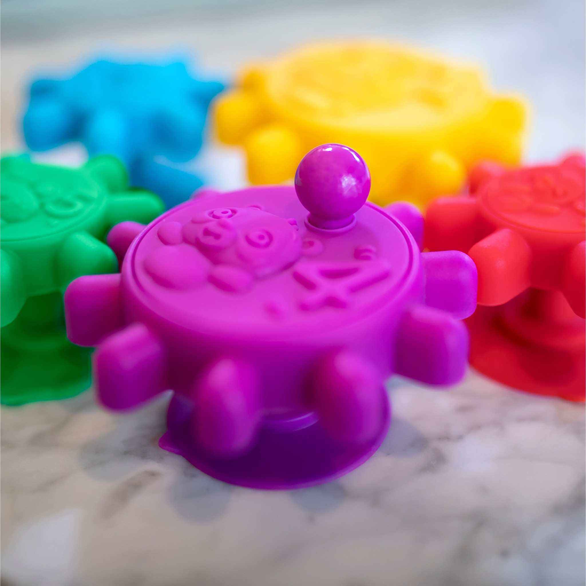 Baby suction cup spinning gear bath toy set for sensory play