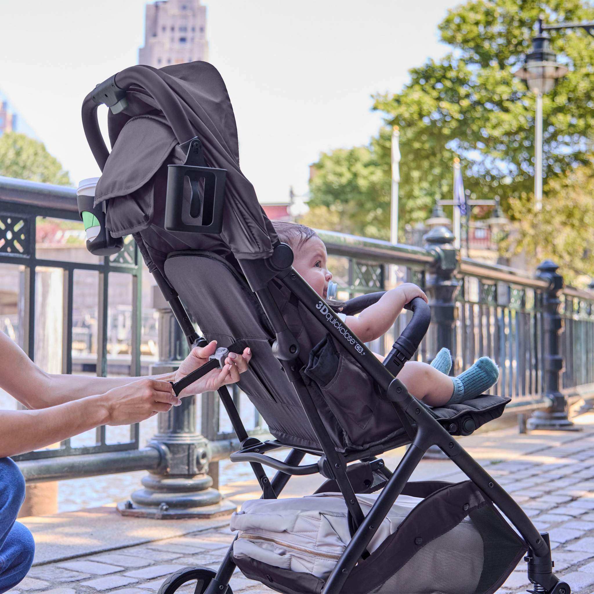 Ingenuity 3Dquickclose CS+ compact fold stroller with large canopy and storage basket