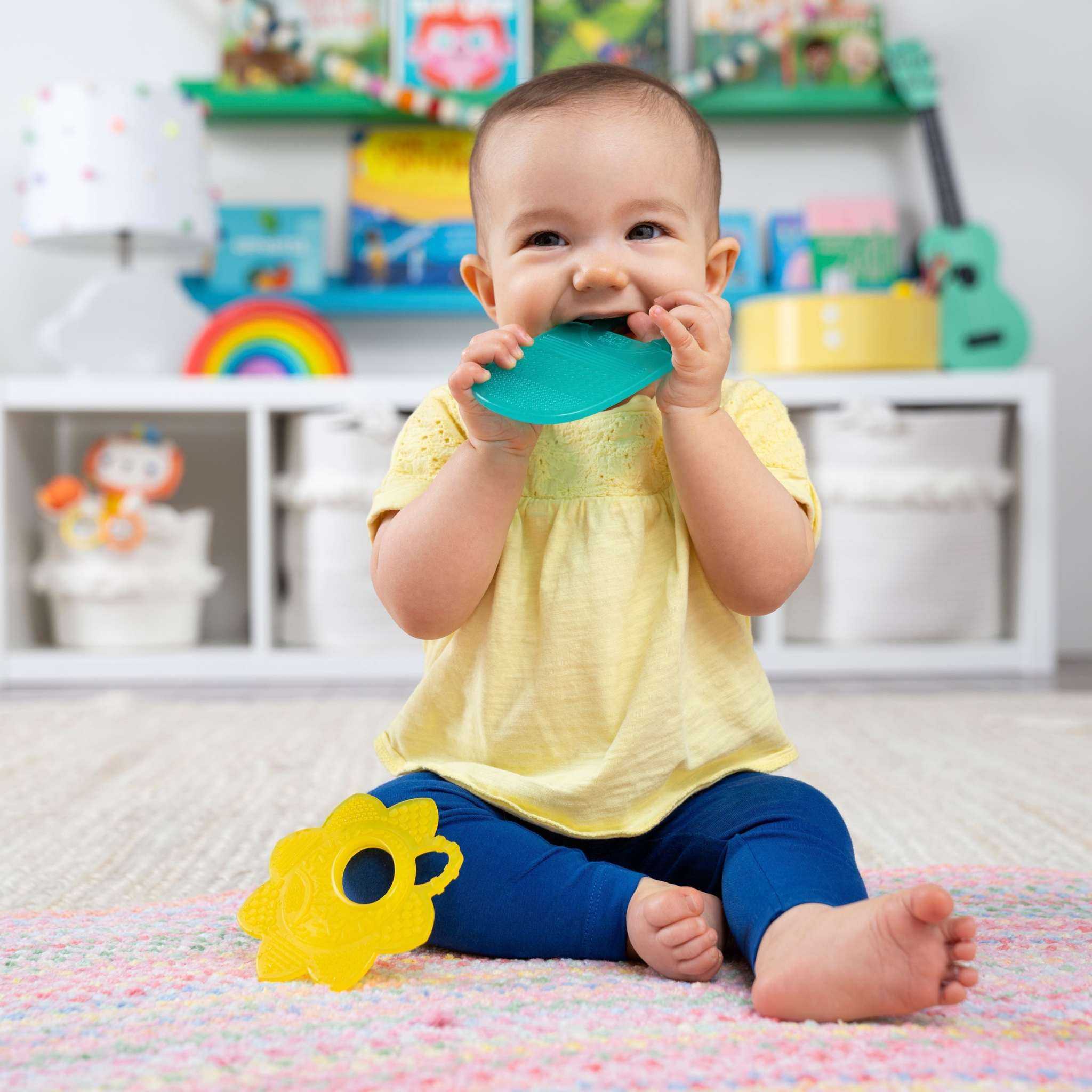 child playing with the teeth relief 8-piece gift set