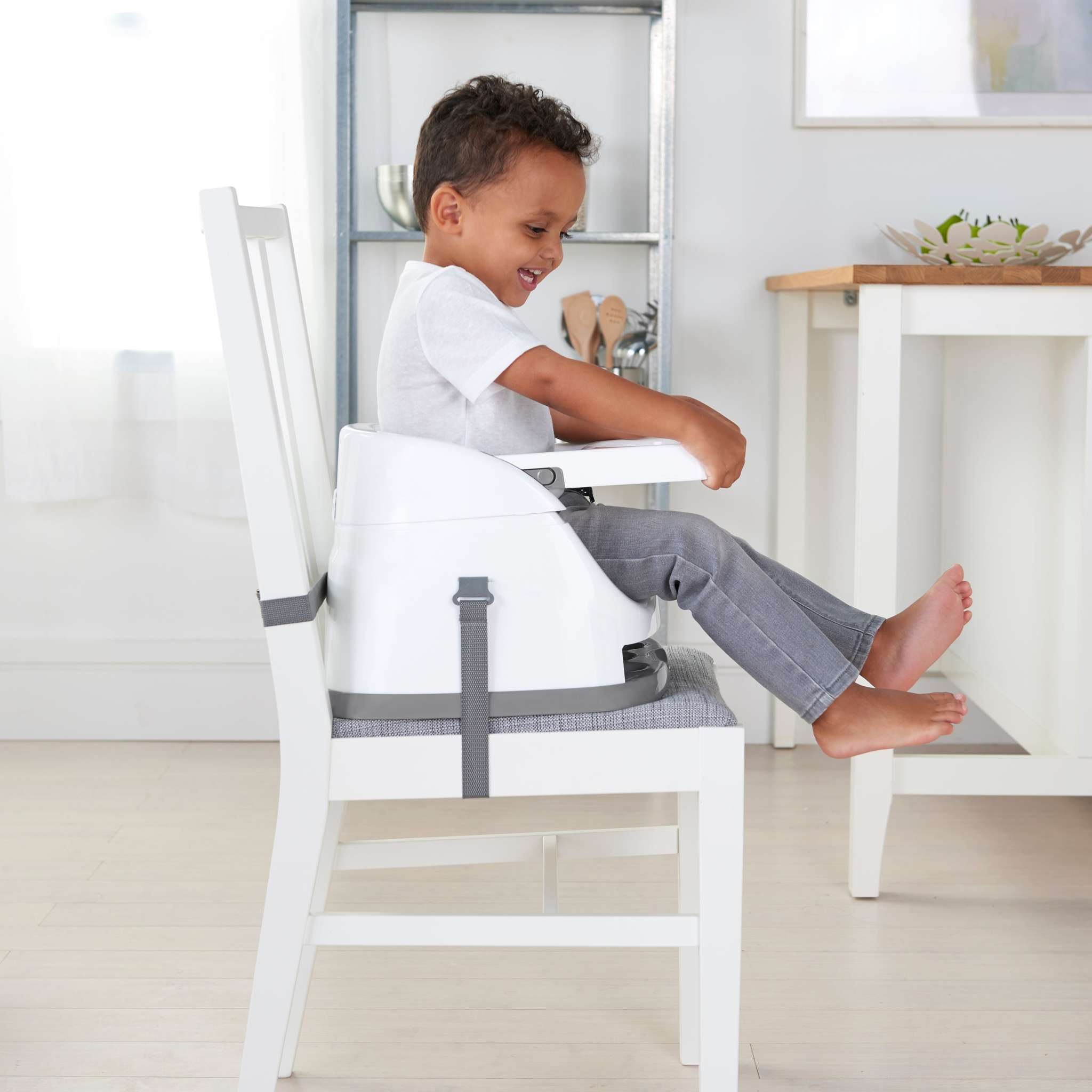 child in a baby base 2-in-1 seat – peony